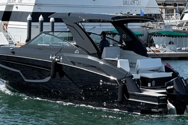 Slide: The Image of Cruisers Yachts 34 GLS OB 2023 - 11
