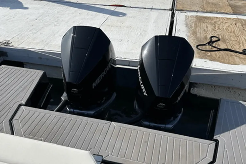 Slide: The Image of Cruisers Yachts 34 GLS OB 2023 - 12