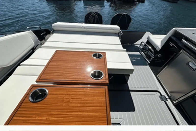 Slide: The Image of Cruisers Yachts 34 GLS OB 2023 - 19