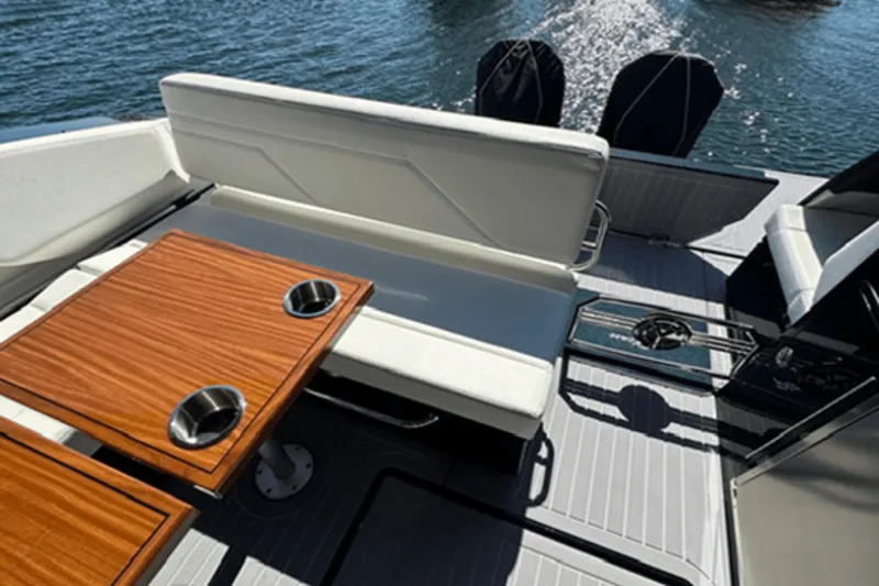 Slide: The Image of Cruisers Yachts 34 GLS OB 2023 - 20