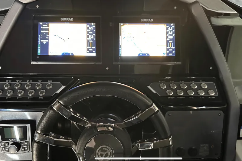 Slide: The Image of Cruisers Yachts 34 GLS OB 2023 - 21