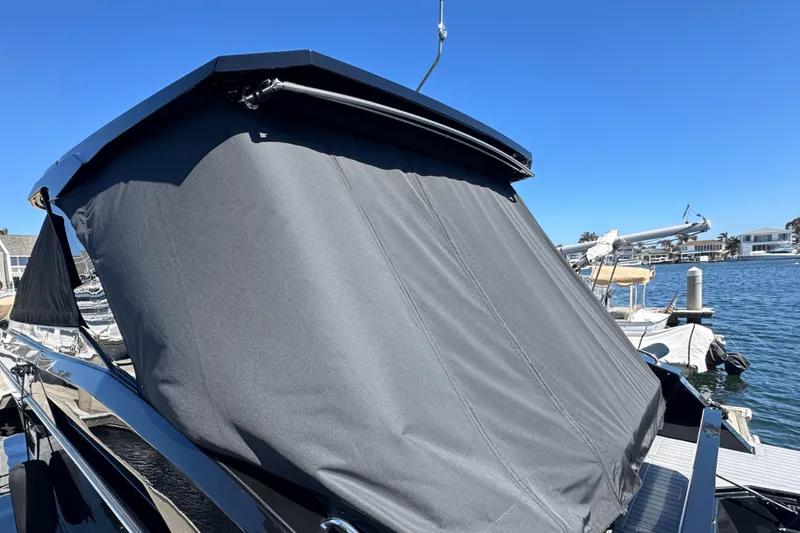 Slide: The Image of Cruisers Yachts 34 GLS OB 2023 - 24