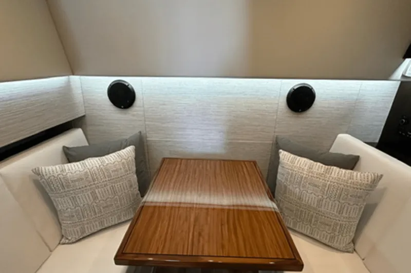 Slide: The Image of Cruisers Yachts 34 GLS OB 2023 - 25