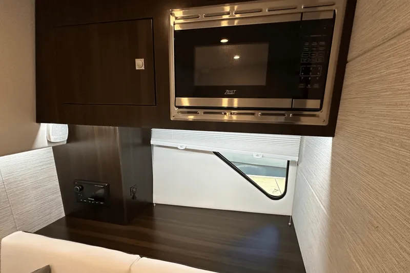 Slide: The Image of Cruisers Yachts 34 GLS OB 2023 - 26