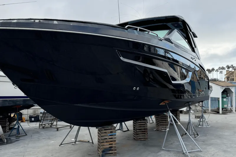 Slide: The Image of Cruisers Yachts 34 GLS OB 2023 - 3
