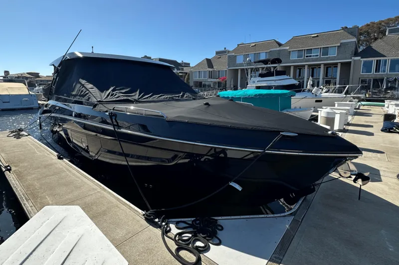 Slide: The Image of Cruisers Yachts 34 GLS OB 2023 - 4