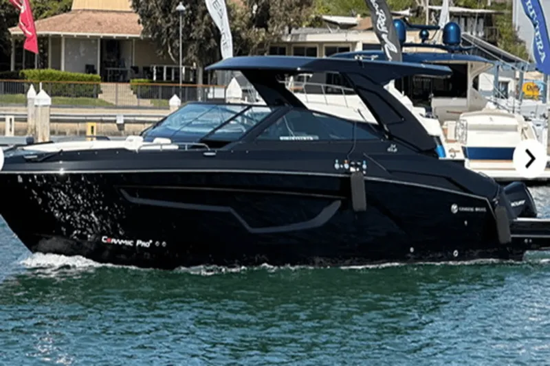 Slide: The Image of Cruisers Yachts 34 GLS OB 2023 - 5