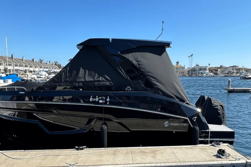 Slide: The Image of Cruisers Yachts 34 GLS OB 2023 - 8