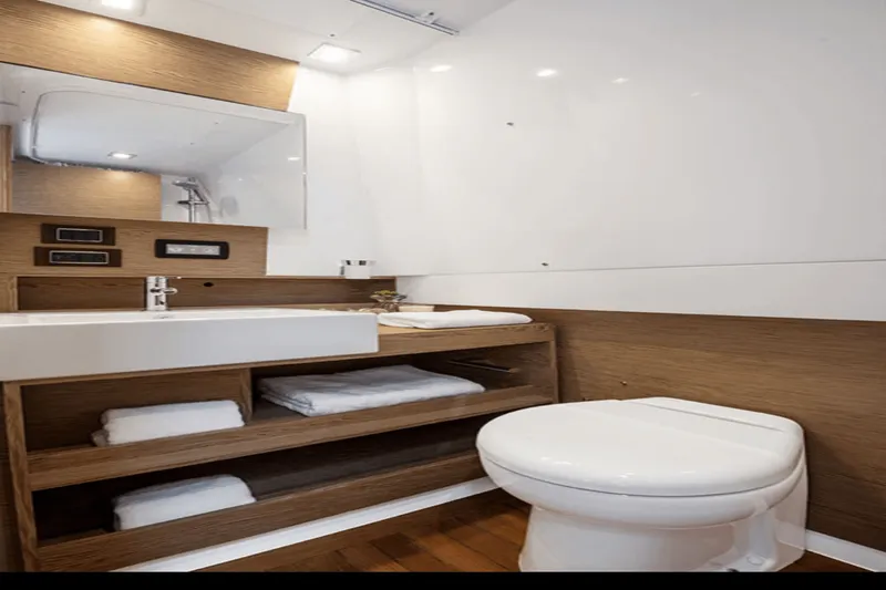 Slide: The Image of Azimut 40 VERVE 2019 - 10