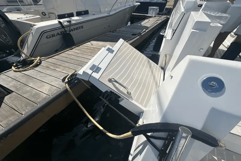 Slide: The Image of Azimut 40 VERVE 2019 - 14