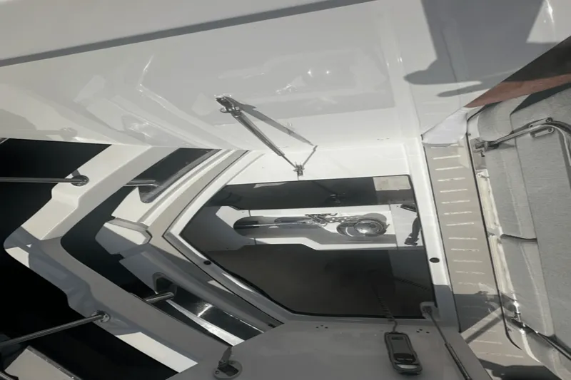 Slide: The Image of Azimut 40 VERVE 2019 - 16