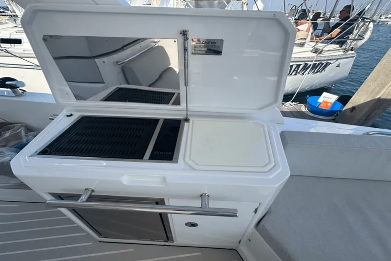 Slide: The Image of Azimut 40 VERVE 2019 - 30