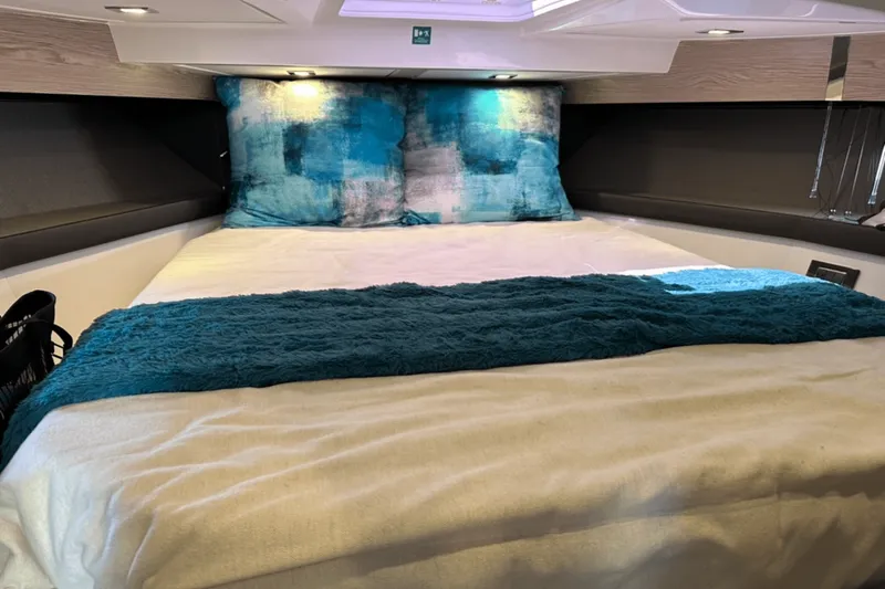 Slide: The Image of Azimut 40 VERVE 2019 - 32