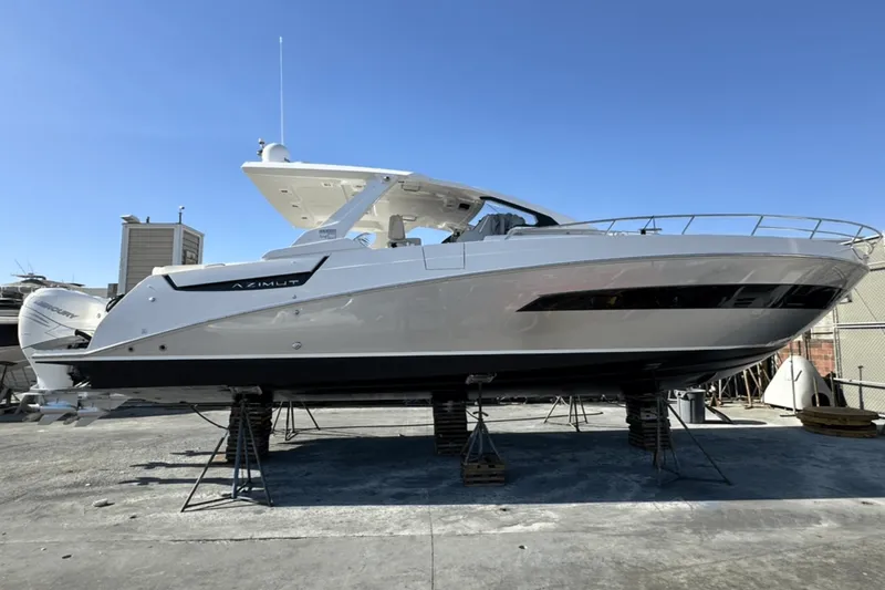 Slide: The Image of Azimut 40 VERVE 2019 - 42