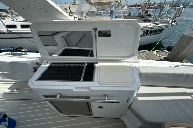 Slide: The Image of Azimut 40 VERVE 2019 - 6