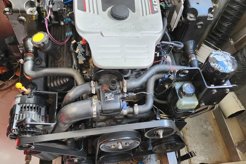 Slide: The Image of Engine of a 2008 Sumerset Blue Moon Share #12 with MerCruiser components. - 27