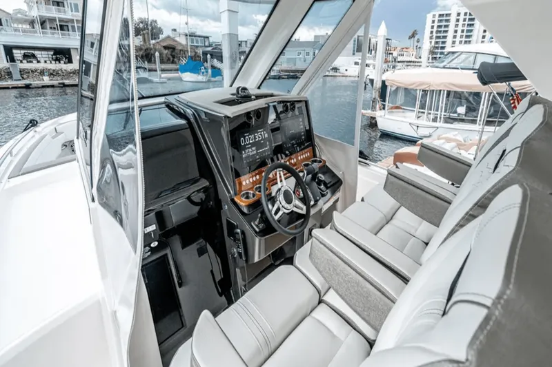 Slide: The Image of Tiara 34 LS 2024 - 14