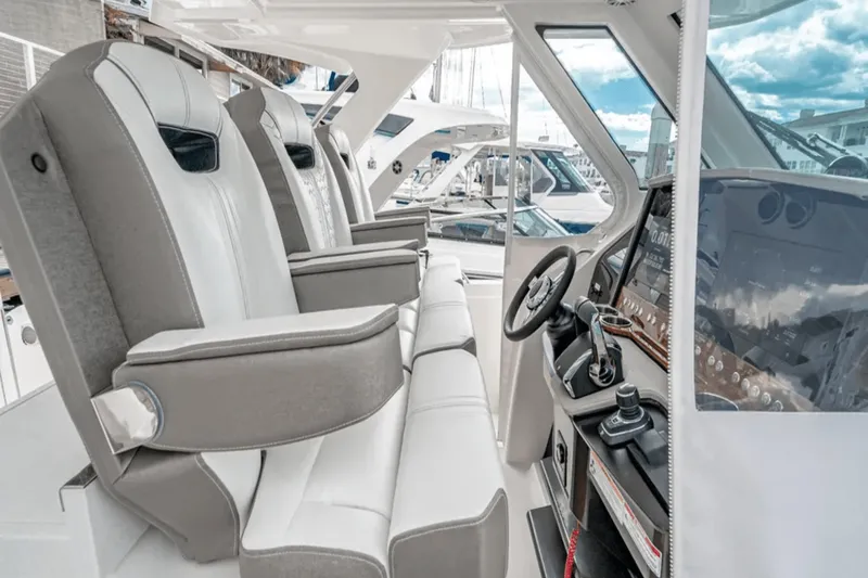 Slide: The Image of Tiara 34 LS 2024 - 15