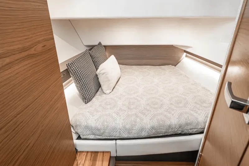 Slide: The Image of Tiara 34 LS 2024 - 16