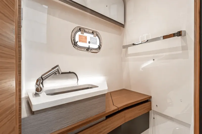 Slide: The Image of Tiara 34 LS 2024 - 17