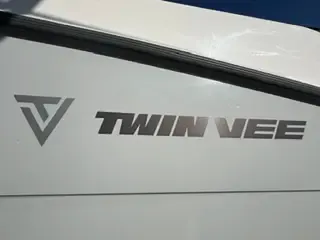 Slide: The Image of Twin Vee 28 GF 2026 - 3