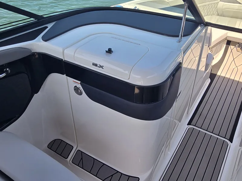 Slide: The Image of Sea Ray SLX 260 Surf 2026 - 19