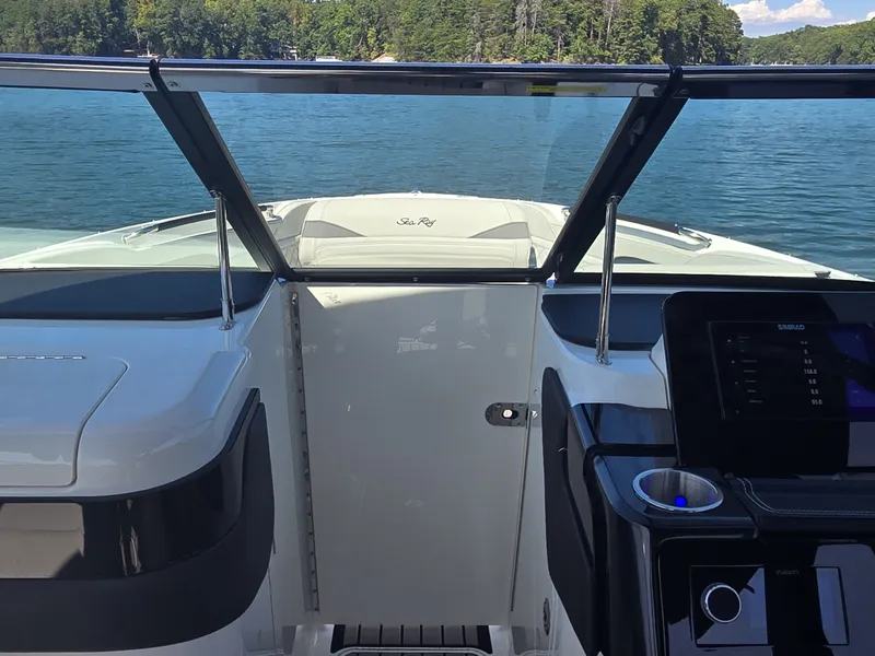 Slide: The Image of Sea Ray SLX 260 Surf 2026 - 21