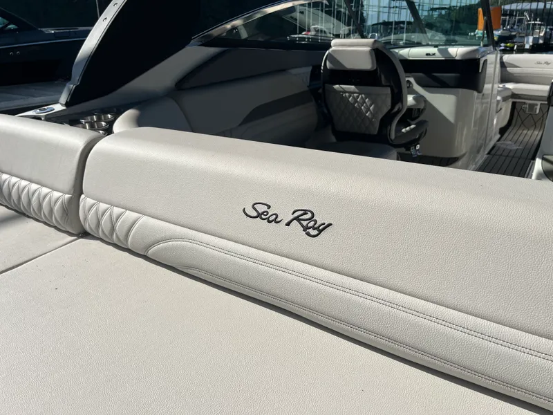 Slide: The Image of Sea Ray SLX 260 Surf 2026 - 4