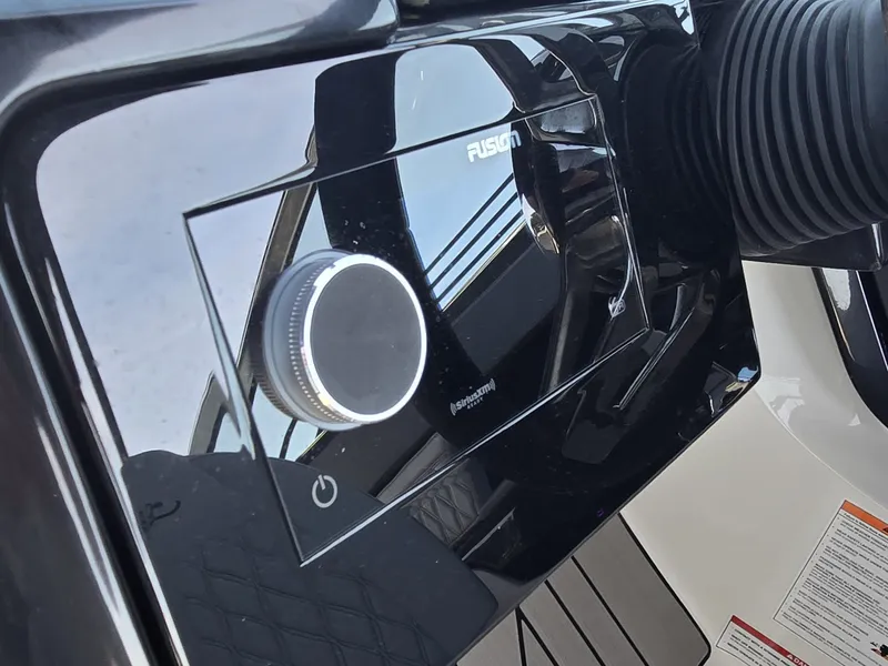Slide: The Image of Sea Ray SLX 260 Surf 2026 - 17