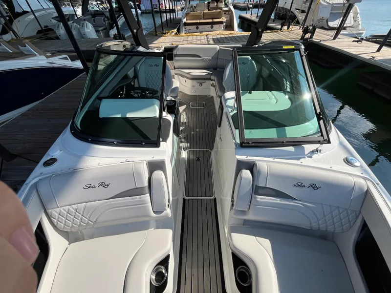 Slide: The Image of Sea Ray SLX 260 Surf 2026 - 12