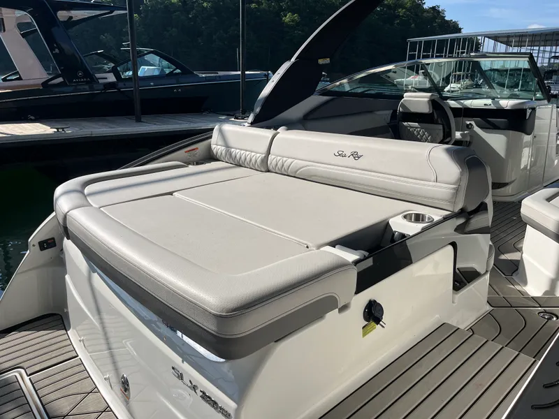 Slide: The Image of Sea Ray SLX 260 Surf 2026 - 3