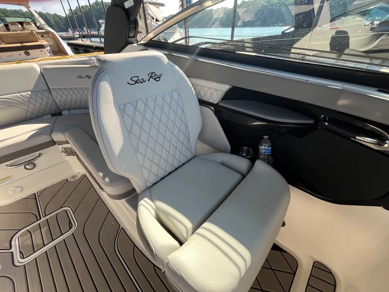Slide: The Image of Sea Ray SLX 260 Surf 2026 - 9