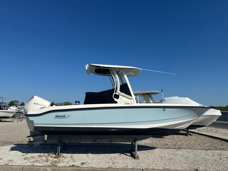 The Image of Boston Whaler 220 DAUNTLESS 2023 - 0