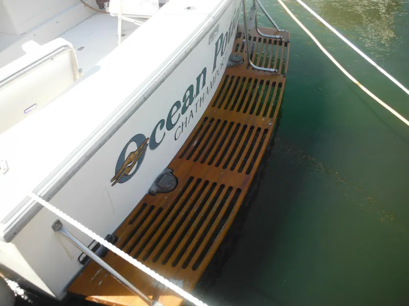 Slide: The Image of 1985 Blackfin 29 Combi boat stern with wooden swim platform. - 10