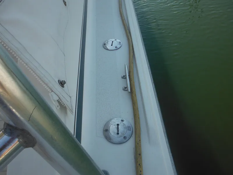 Slide: The Image of 1985 Blackfin 29 Combi boat deck with fuel and water caps. - 26