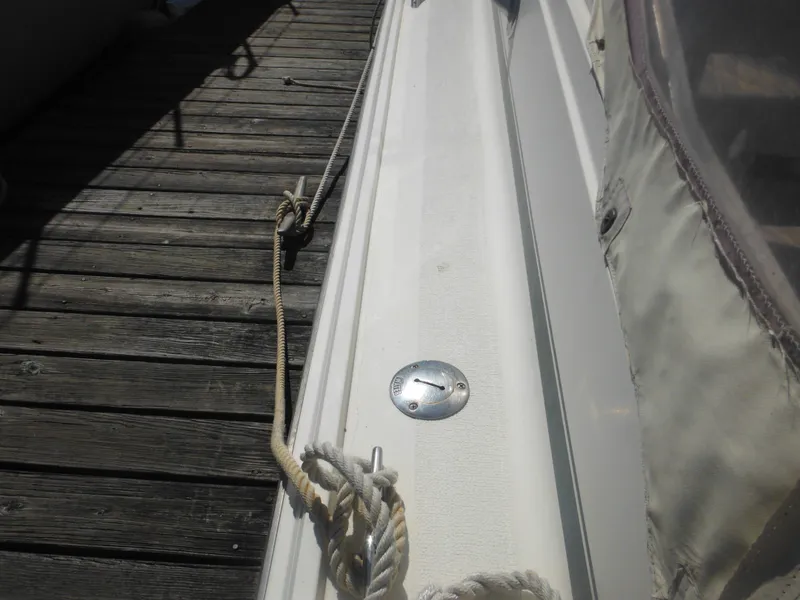 Slide: The Image of 1985 Blackfin 29 Combi boat deck with mooring rope and dock. - 27