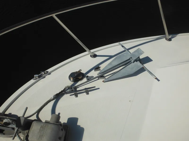 Slide: The Image of 1985 Blackfin 29 Combi boat anchor and bow railing. - 31