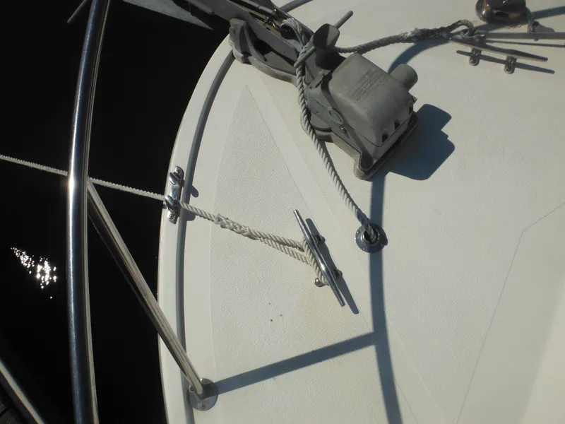 Slide: The Image of Bow deck of 1985 Blackfin 29 Combi boat with anchor and cleats. - 32