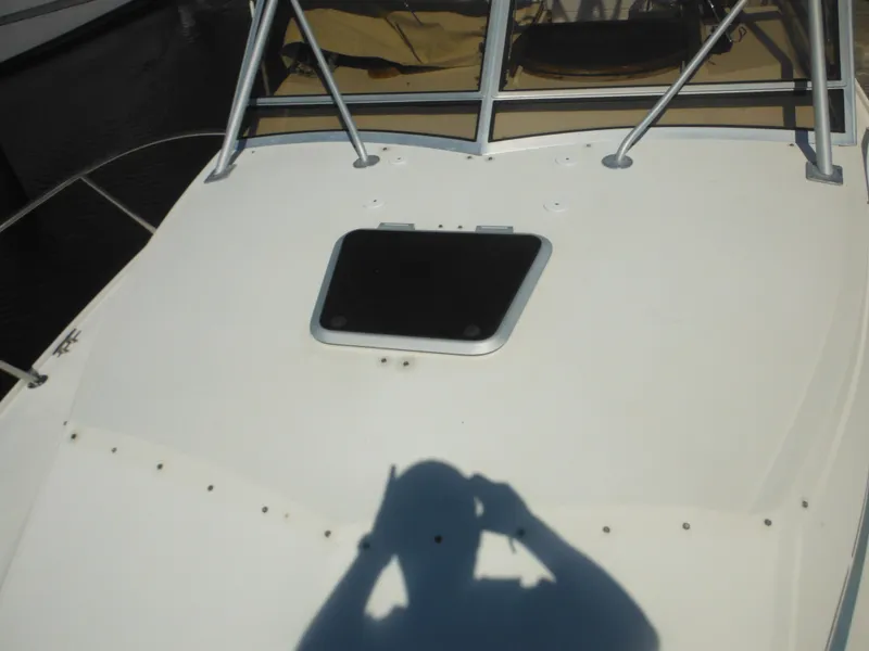 Slide: The Image of 1985 Blackfin 29 Combi boat deck with hatch and windshield. - 33