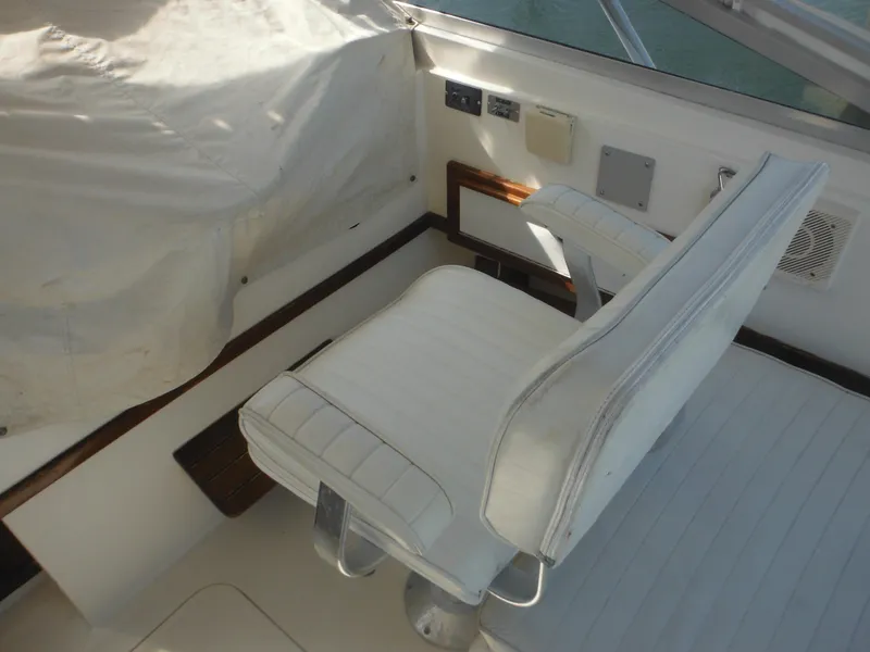 Slide: The Image of Captain's chair on 1985 Blackfin 29 Combi boat, white upholstery, helm station. - 43