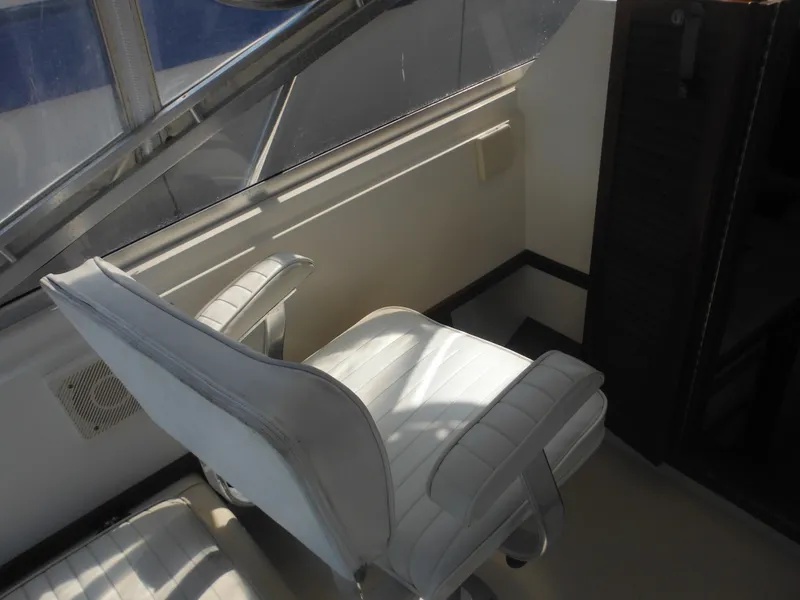 Slide: The Image of 1985 Blackfin 29 Combi boat interior with white captain's chair. - 44
