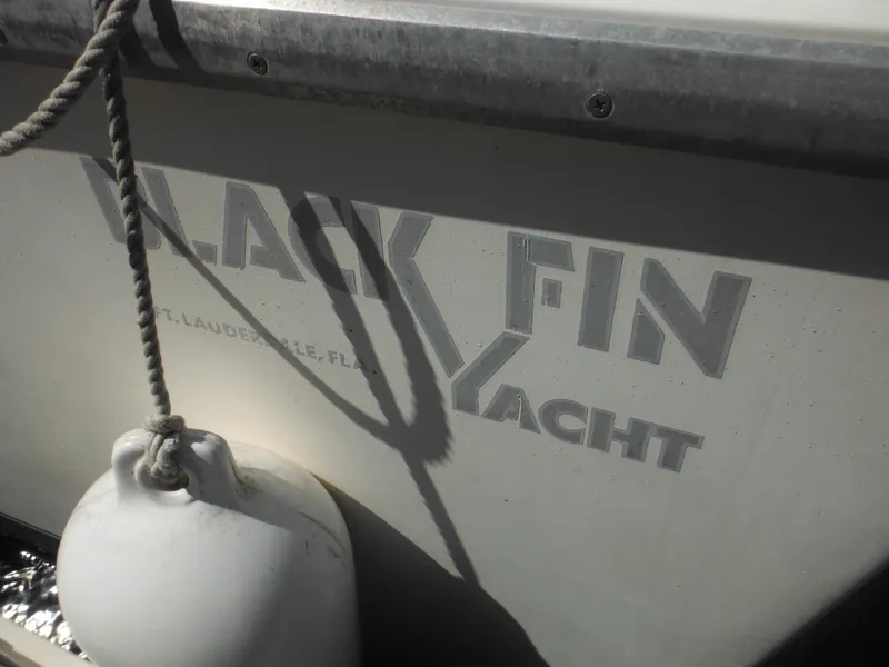Slide: The Image of 1985 Blackfin 29 Combi yacht with logo and docked buoy. - 8