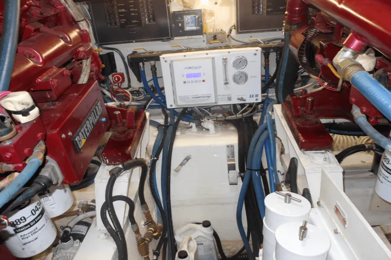 Slide: The Image of Hatteras 54 CONVERTIBLE 1996 - 103