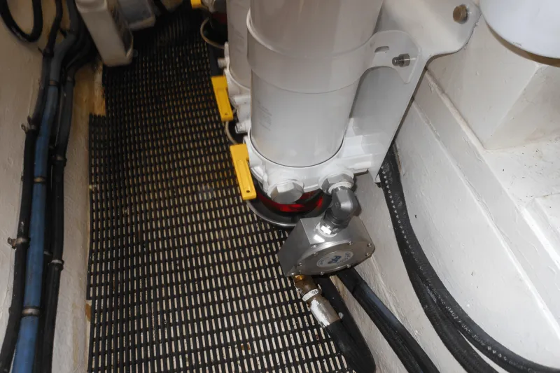 Slide: The Image of Hatteras 54 CONVERTIBLE 1996 - 104