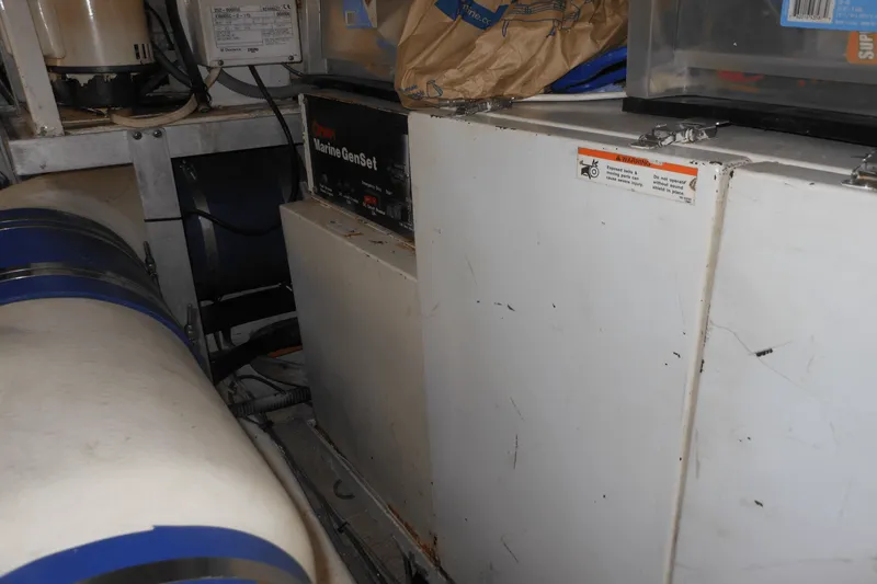 Slide: The Image of Hatteras 54 CONVERTIBLE 1996 - 105