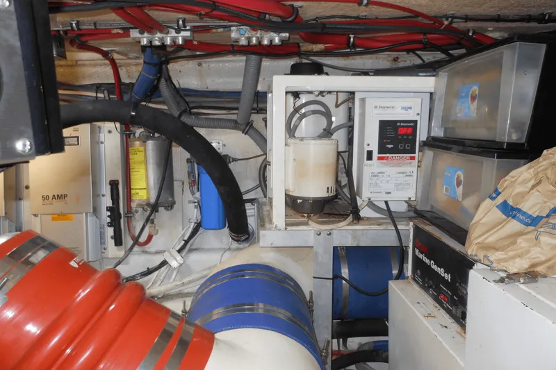 Slide: The Image of Hatteras 54 CONVERTIBLE 1996 - 106