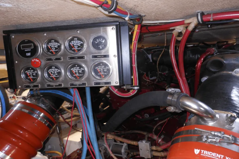 Slide: The Image of Hatteras 54 CONVERTIBLE 1996 - 107