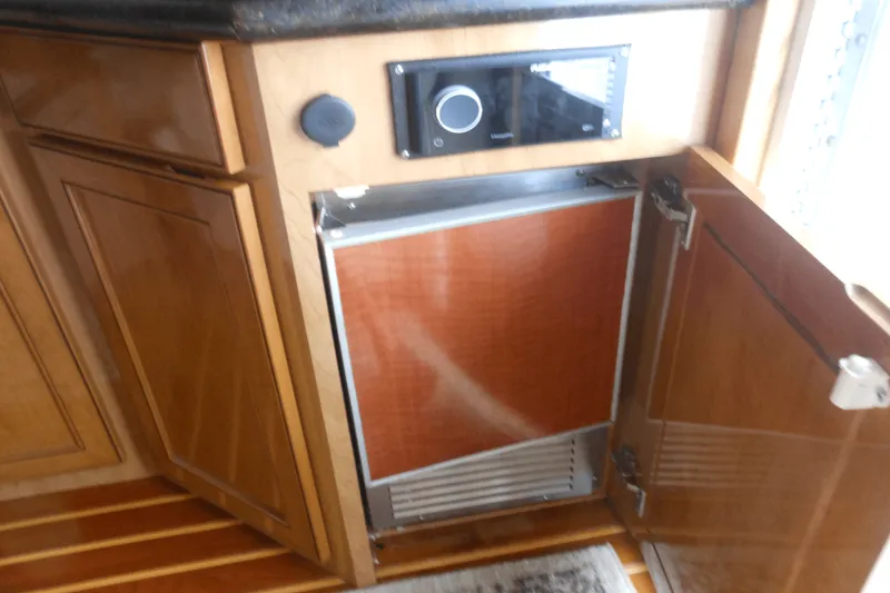 Slide: The Image of Hatteras 54 CONVERTIBLE 1996 - 109