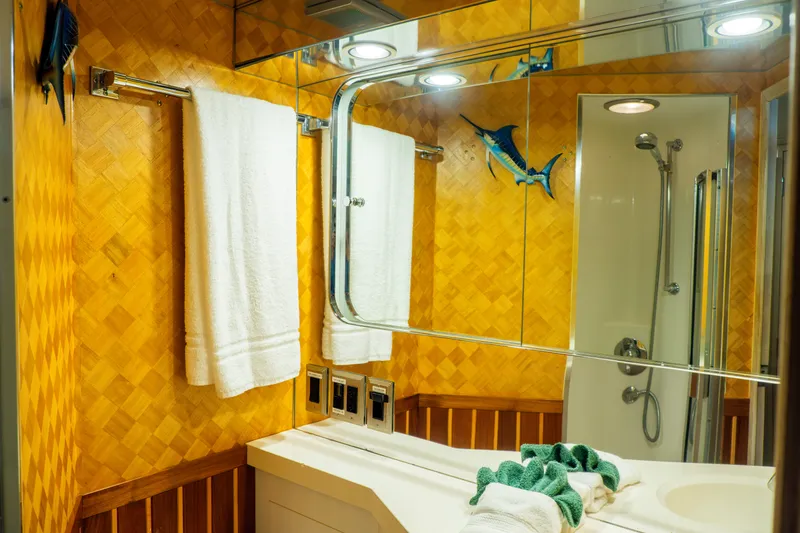 Slide: The Image of Hatteras 54 CONVERTIBLE 1996 - 38