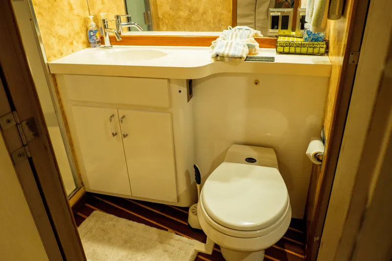 Slide: The Image of Hatteras 54 CONVERTIBLE 1996 - 40